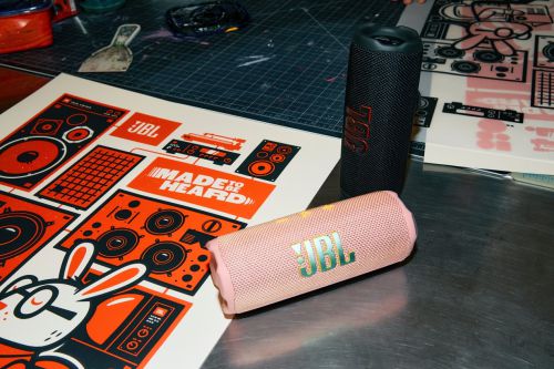 音乐万花筒七代便携式蓝牙音箱全新上市户外进阶自由开声 JBL FLIP7(图4)